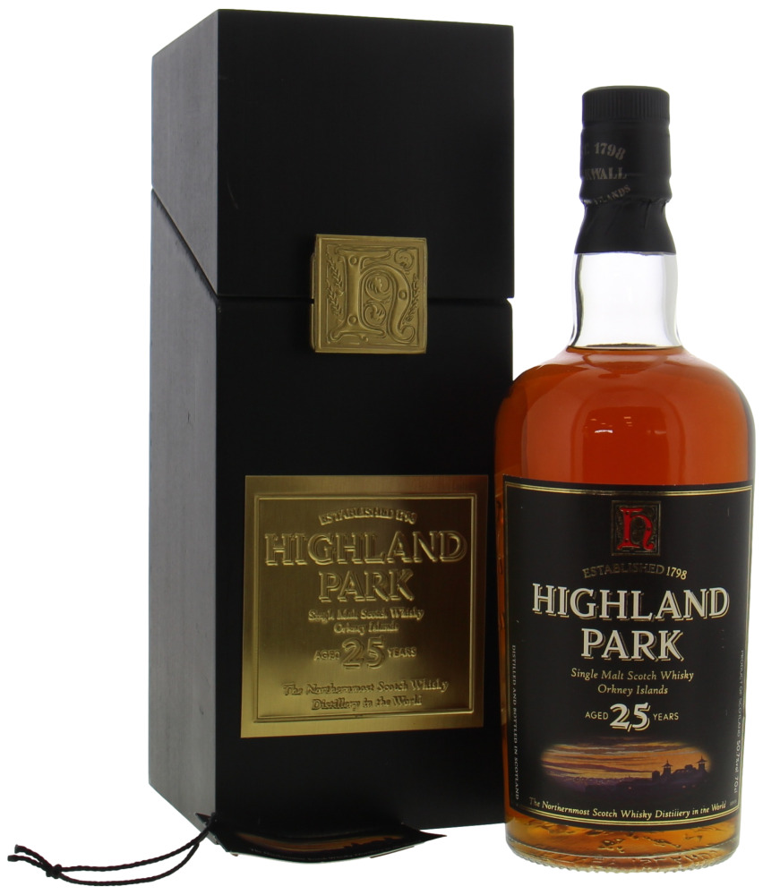 Highland Park - 25 Years Old Dumpy 50.7% NV In Original Wooden box, minor scratch on side 10103