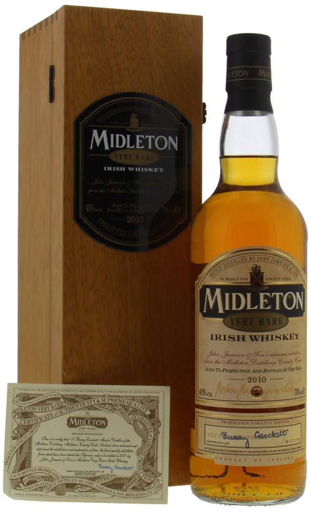 Midleton - Very Rare 2010 Vintage Release 40% NV In original wooden Case 10109