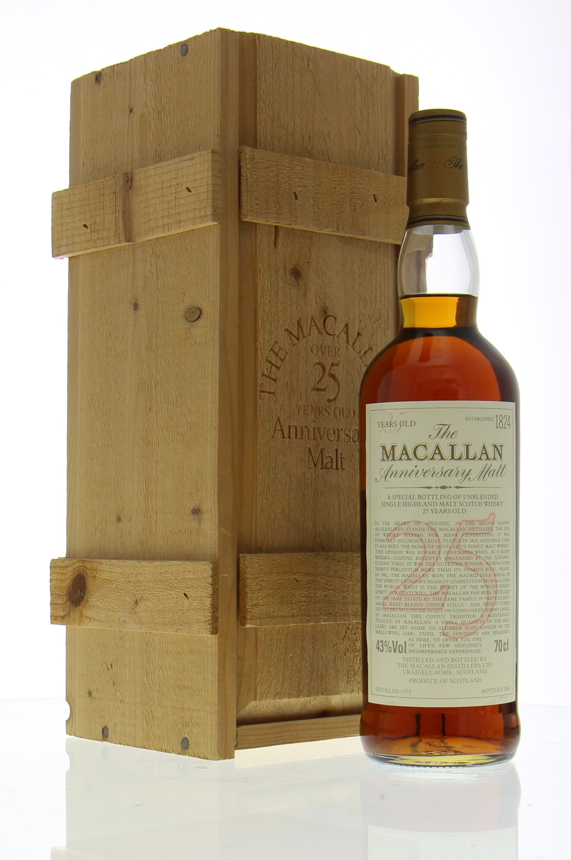 Macallan - 25 years old Anniversary Malt 1975 43% 1975 In Original Wooden Case