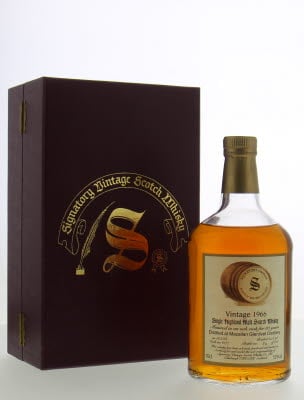 Macallan - 30 Years Old Signatory Vintage Collection Dumpy Cask 4177 52% 1966